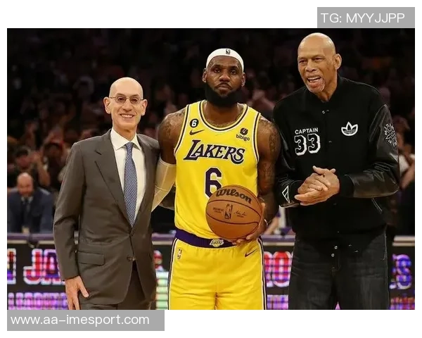 帕克称文班有潜力与乔丹詹姆斯平起平坐唯一目标是赢得总冠军 帕克称文班有潜力与乔丹詹姆斯平起平坐唯一目标是赢得总冠军