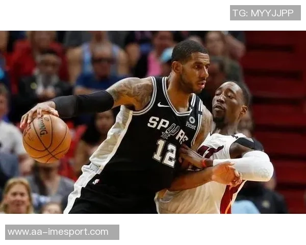 管子煜在对阵马刺的比赛中展现出突破勇气展现出优秀比赛气质